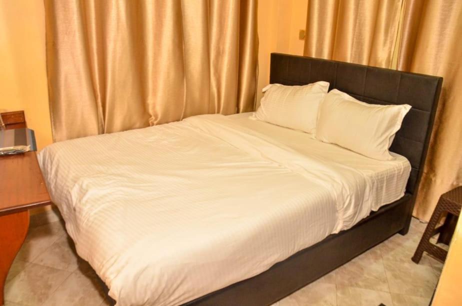 Kentania Hotel Nakuru Bagian luar foto