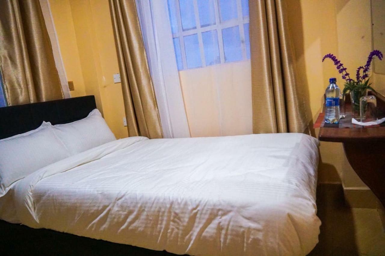 Kentania Hotel Nakuru Bagian luar foto