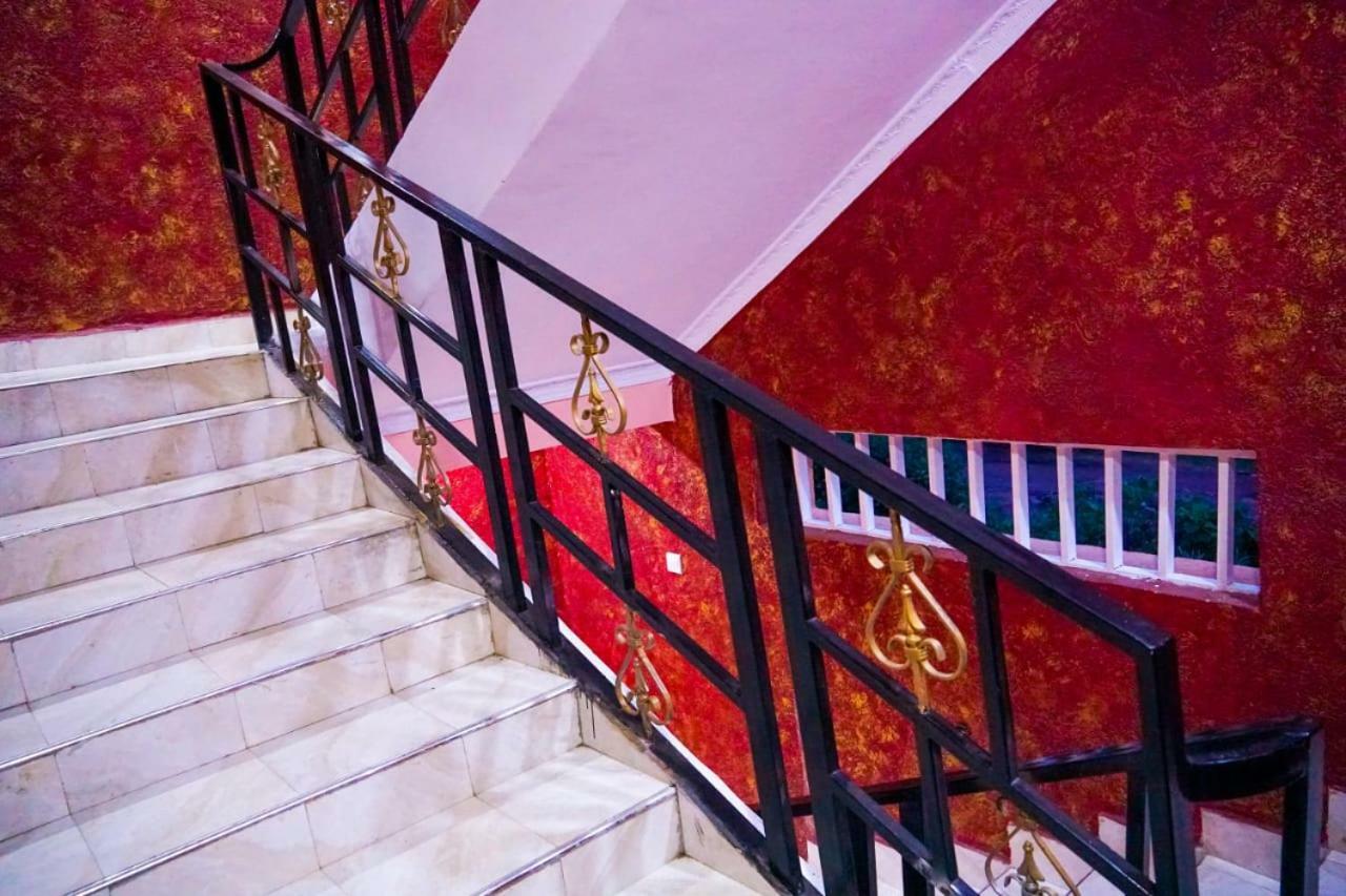 Kentania Hotel Nakuru Bagian luar foto